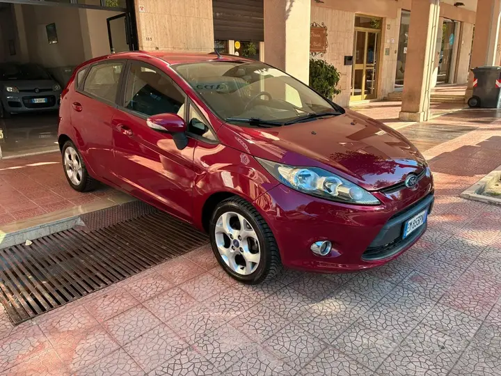 Ford Fiesta 2012 photo 3