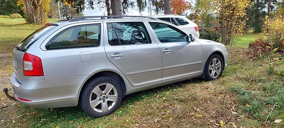 Skoda Octavia 2012 photo 2