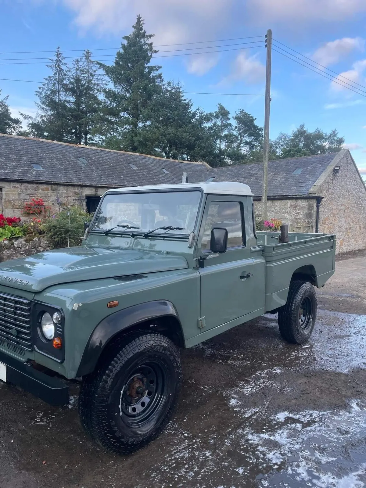 Land Rover Defender 110 2011 photo 3