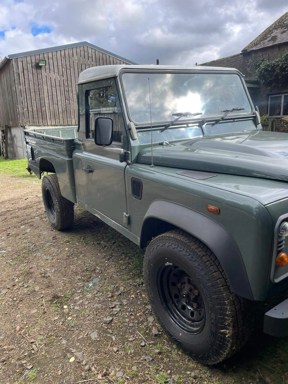 Land Rover Defender 110 2011 photo 2