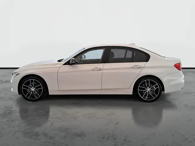 BMW 3 Series 2012 photo 2