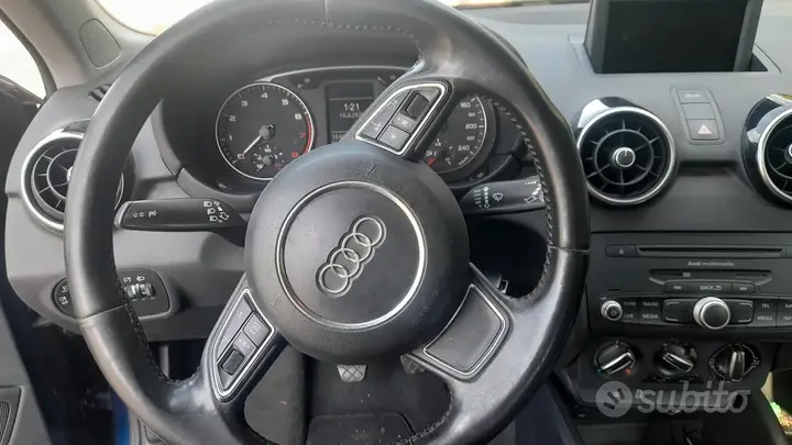 Audi A1 2011 photo 2
