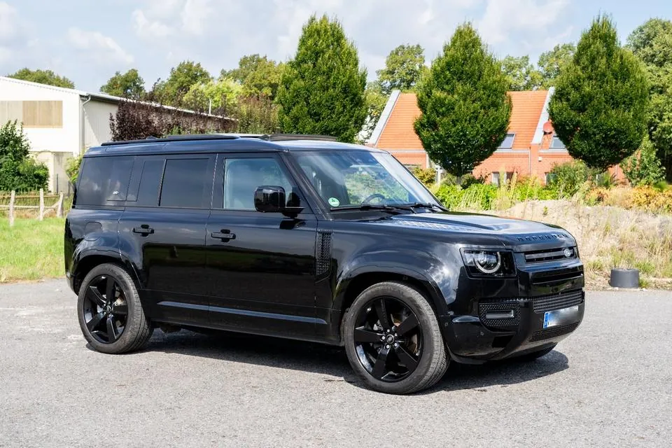 Land Rover Defender 110