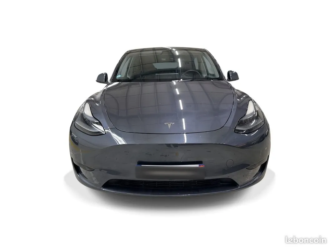 Tesla Model Y 2023 photo 2
