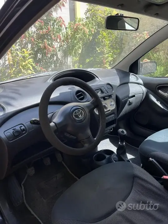Toyota Yaris 2004 photo 4