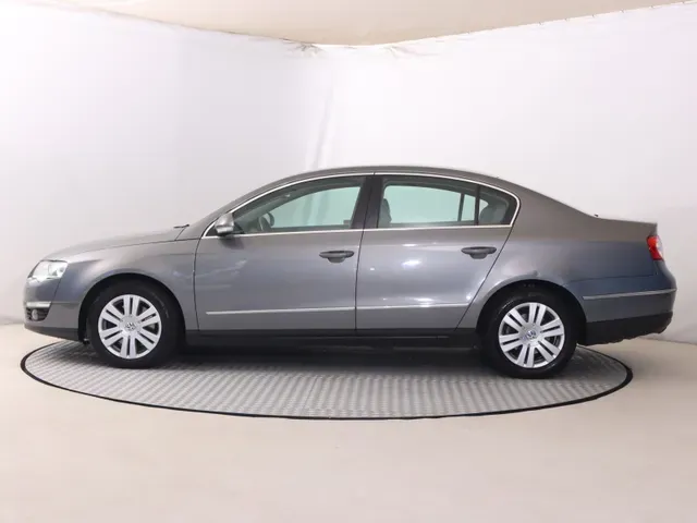 Volkswagen Passat 2005 photo 2