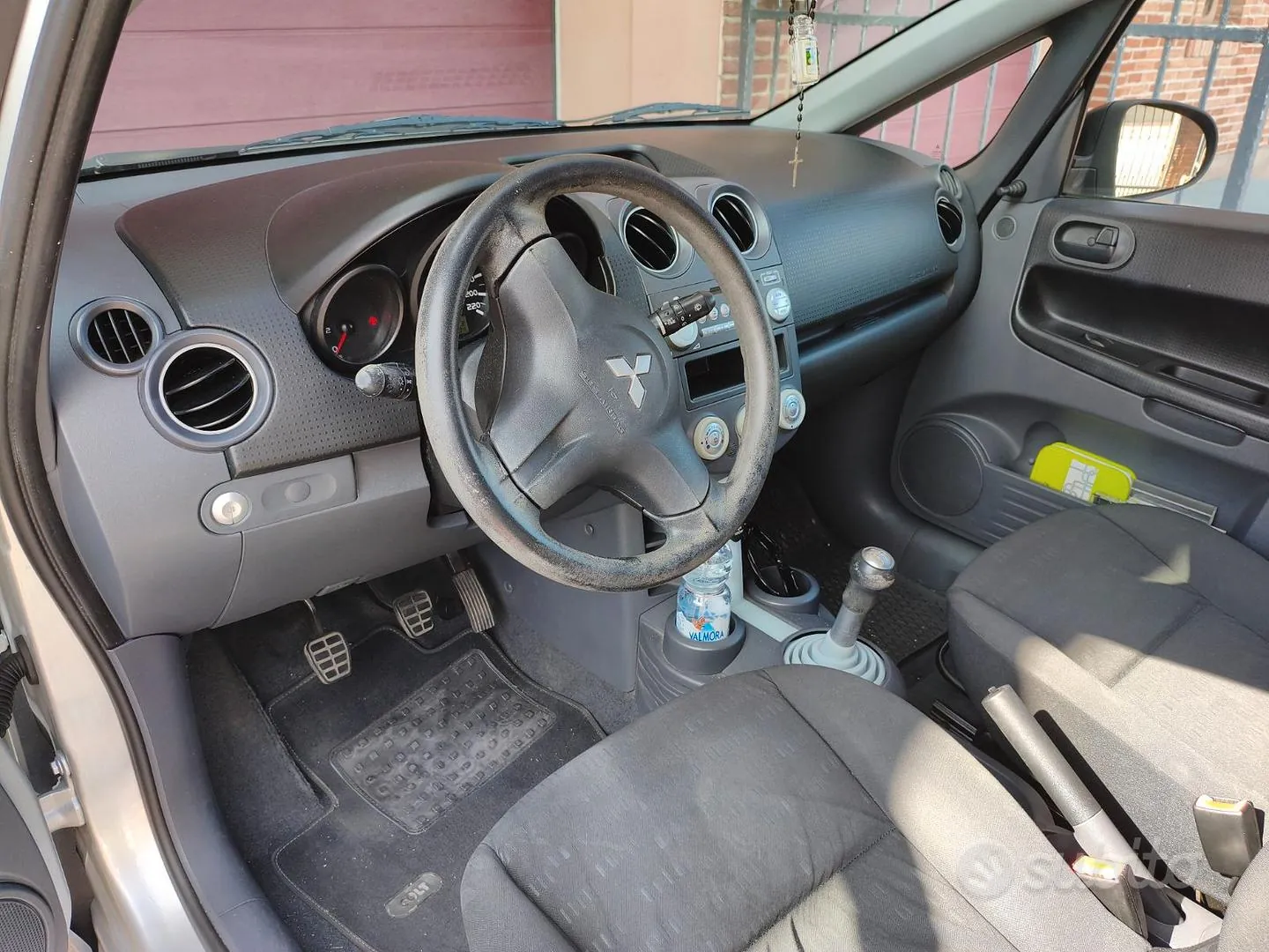 Mitsubishi Colt 2006 photo 3
