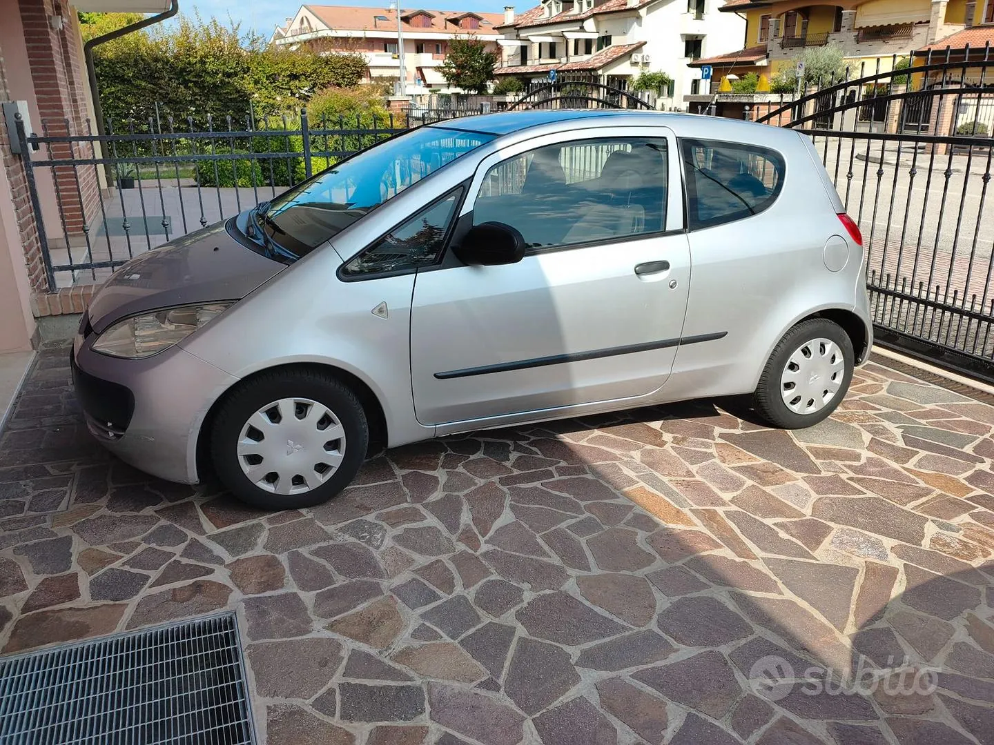 Mitsubishi Colt 2006 photo 2