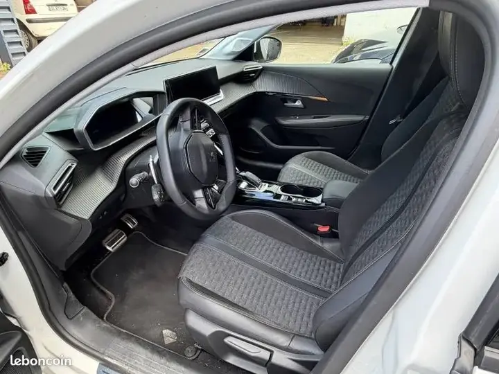 Peugeot 208 2021 photo 3