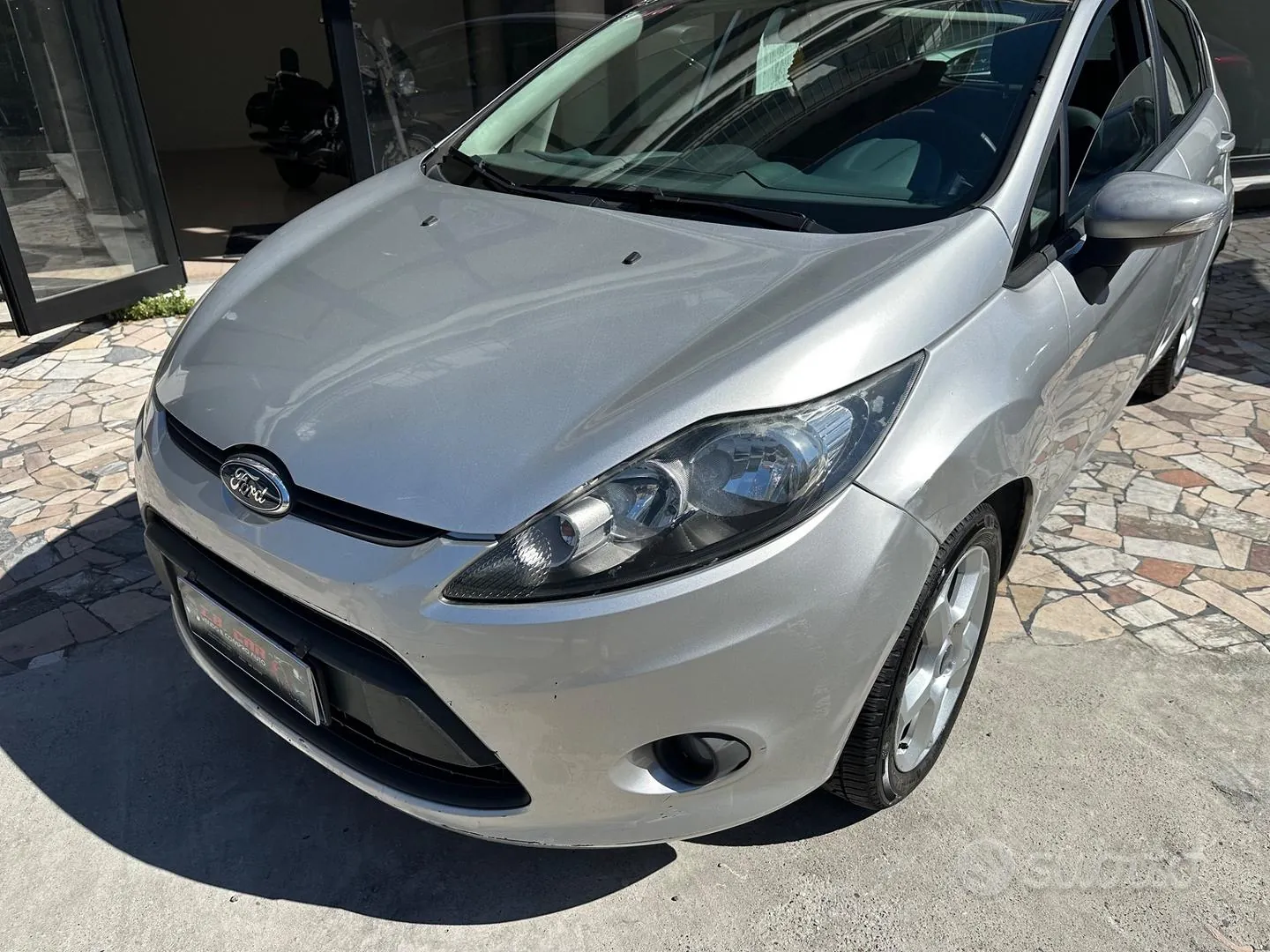 Ford Fiesta 2010 photo 2
