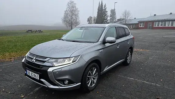 Mitsubishi Outlander 2018 photo 2