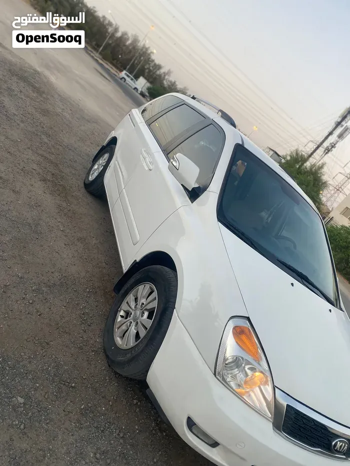 Kia Carnival 2014 photo 2