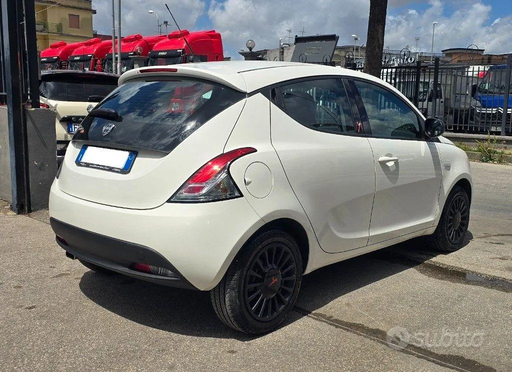 Lancia Ypsilon 2014 photo 3