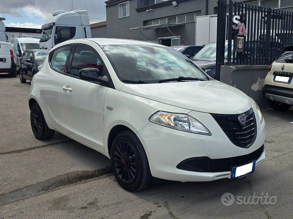 Lancia Ypsilon 2014 photo 2