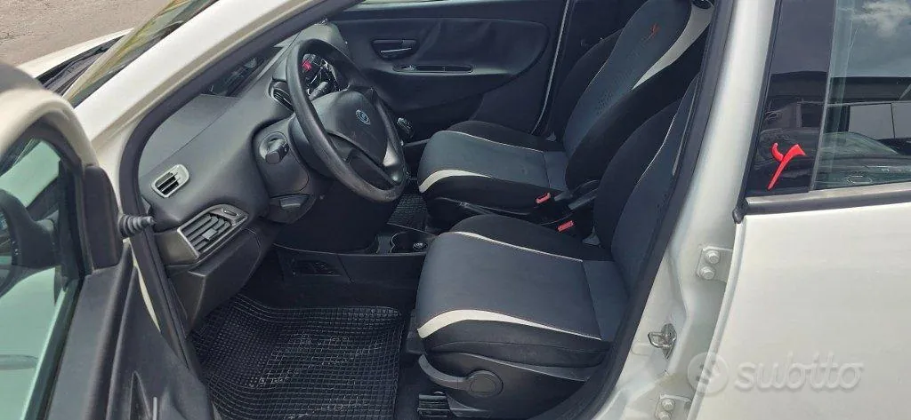 Lancia Ypsilon 2014 photo 5