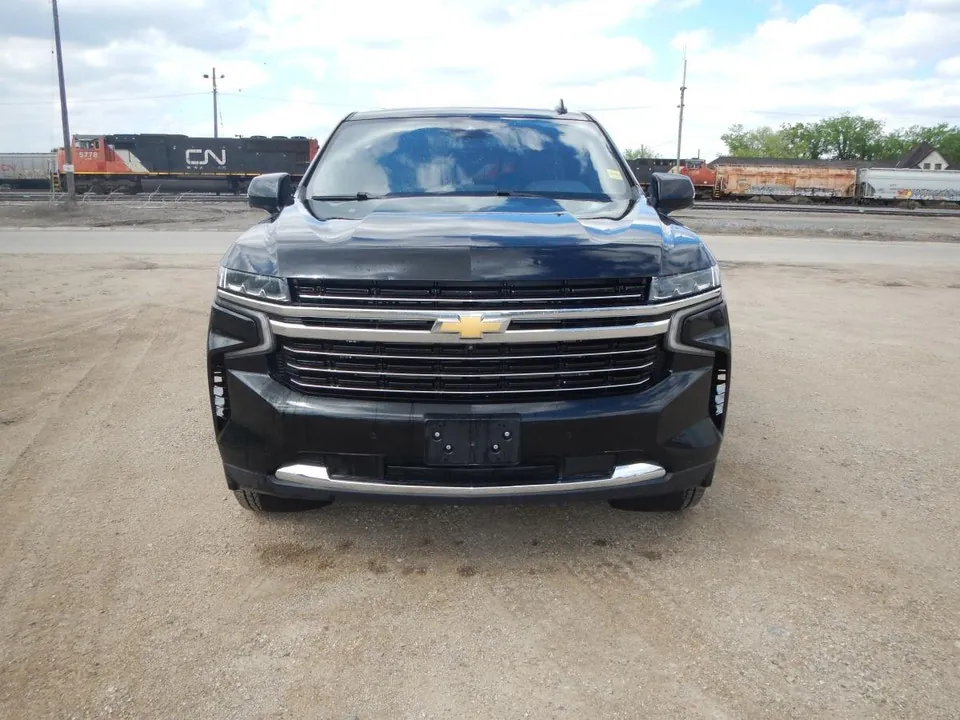 Chevrolet Suburban 2023 photo 3