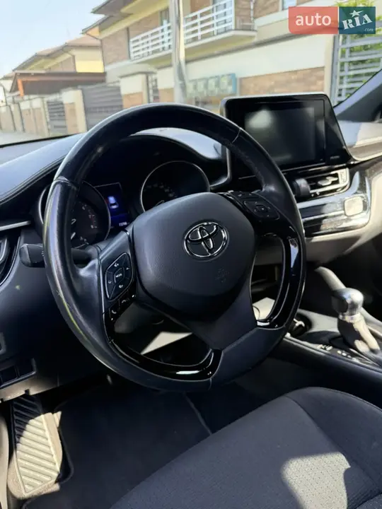 Toyota C-Hr 2019 photo 2