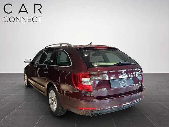 Skoda Superb 2014 photo 4