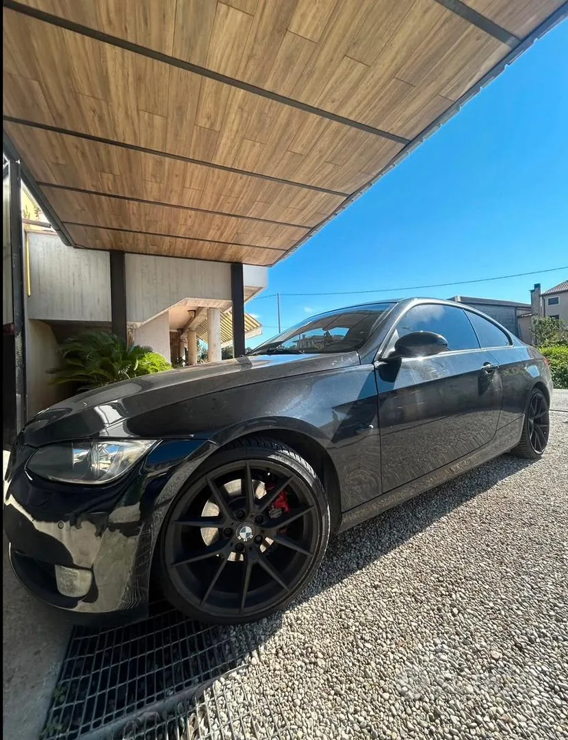 BMW 320D 2011 photo 2