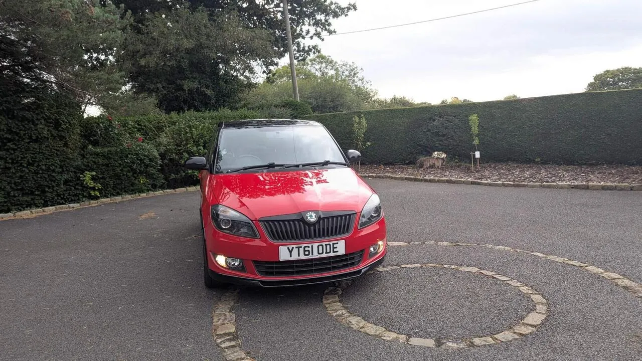 Skoda Fabia 2011 photo 3