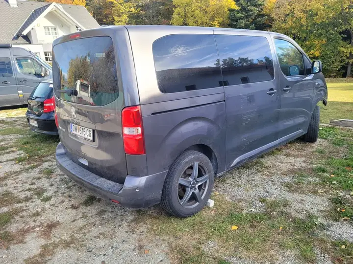 Peugeot Traveller 2017 photo 2