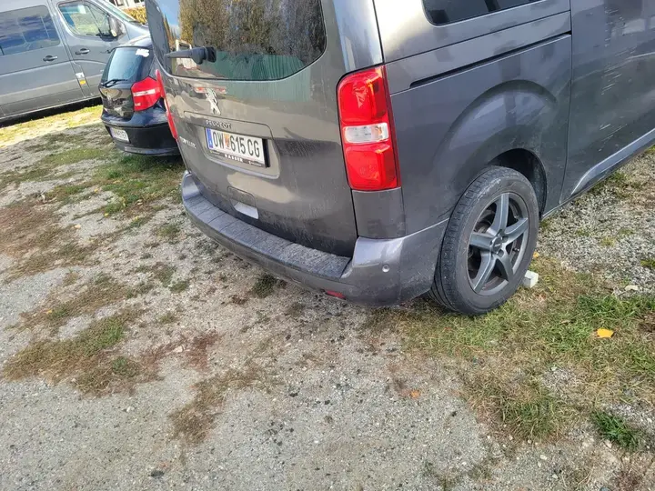 Peugeot Traveller 2017 photo 3