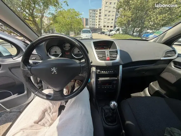 Peugeot 207 2009 photo 3