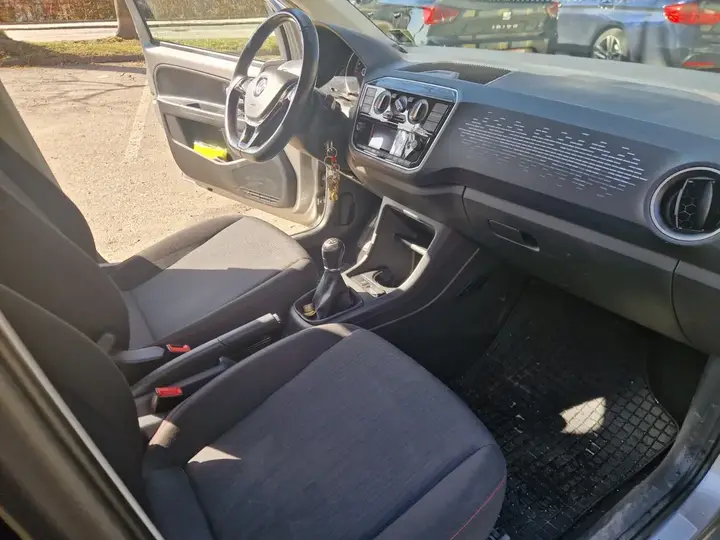 Volkswagen Up 2018 photo 3