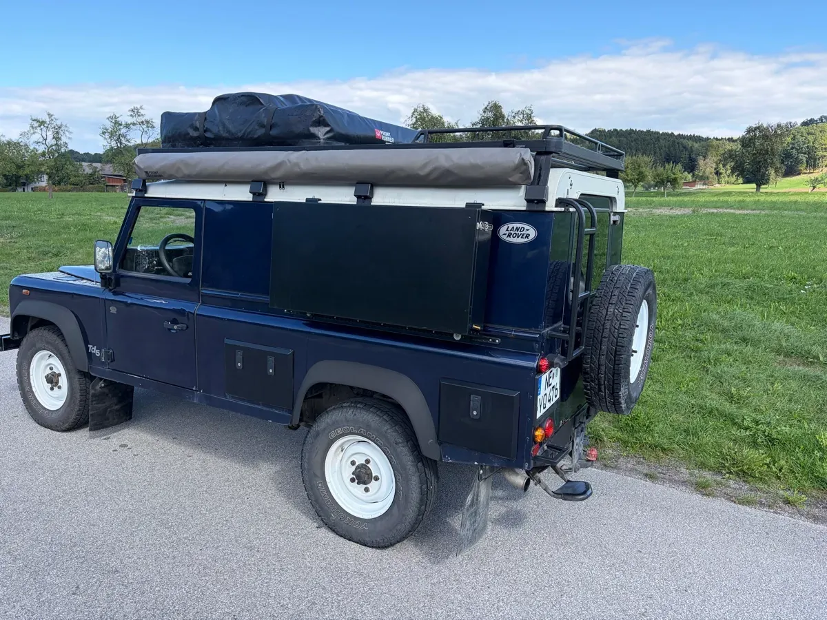 Land Rover Defender 2004 photo 2