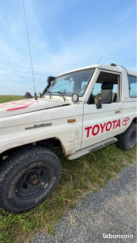 Toyota Land Cruiser 1990 photo 2