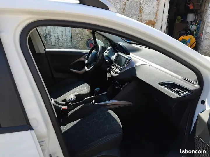 Peugeot 2008 2014 photo 2
