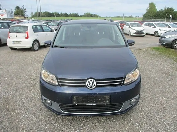 Volkswagen Touran 2011 photo 2