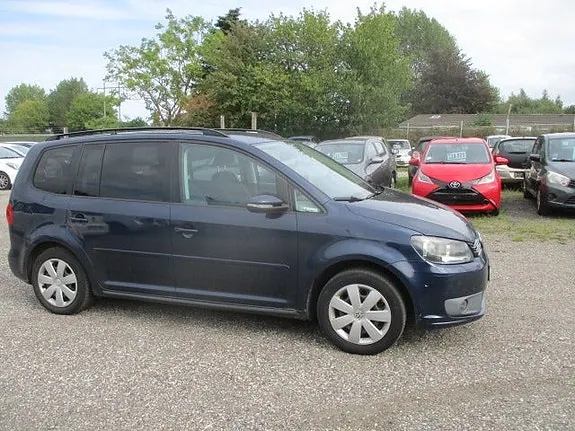 Volkswagen Touran 2011 photo 3