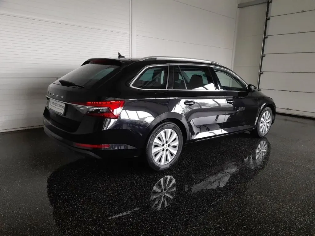 Skoda Superb 2022 photo 2