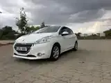 Peugeot 208 2012 photo 4