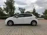 Peugeot 208 2012 photo 5