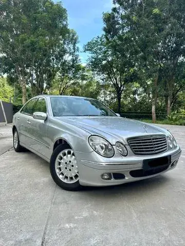 Mercedes-Benz E240