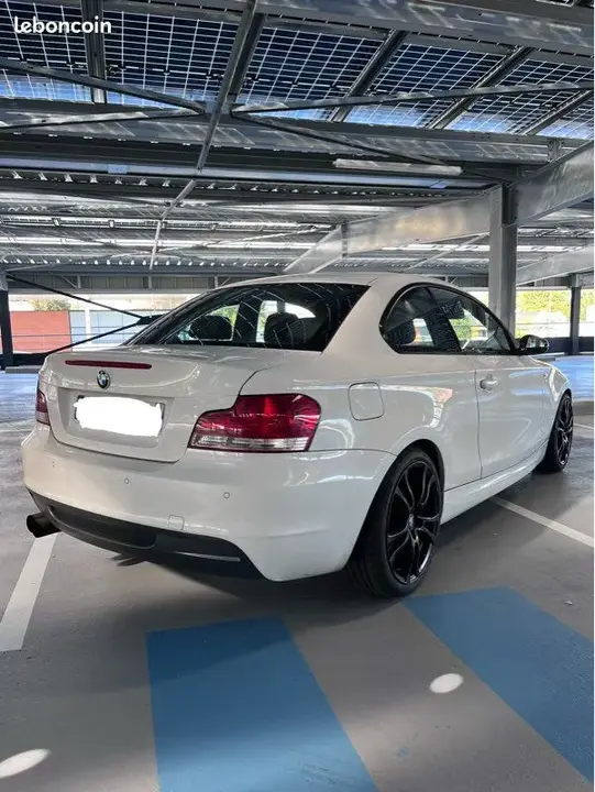 BMW 1 Series 2010 photo 2