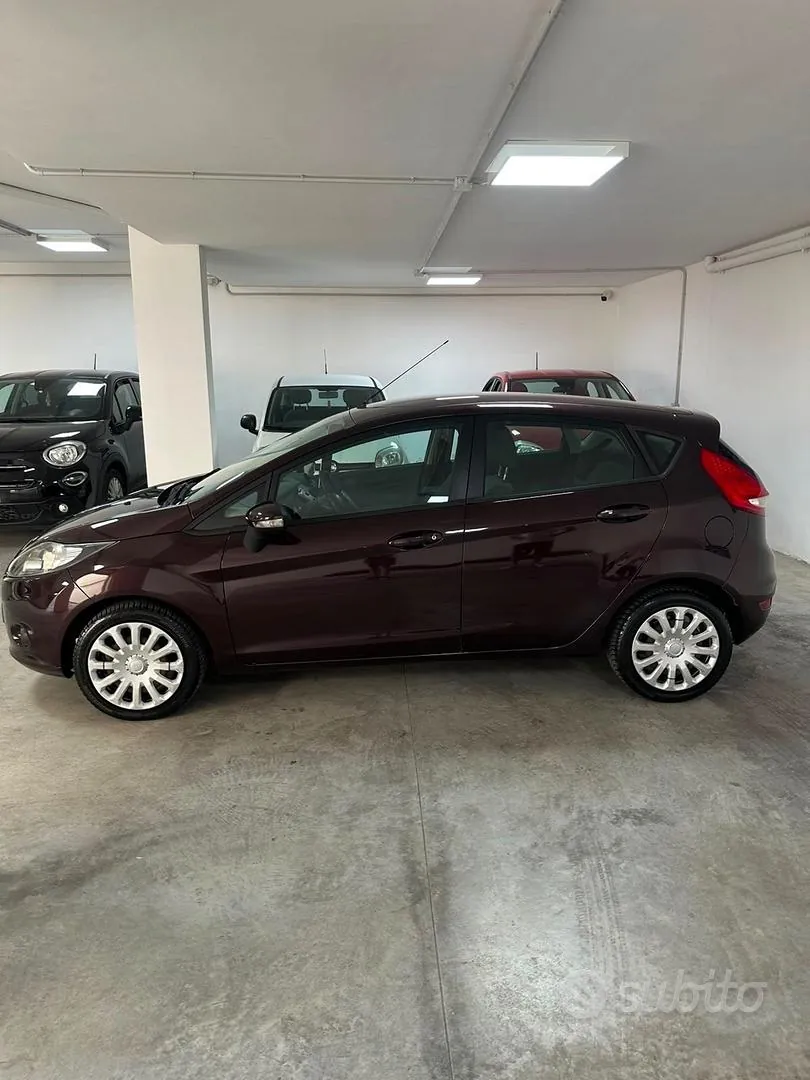Ford Fiesta 2010 photo 2