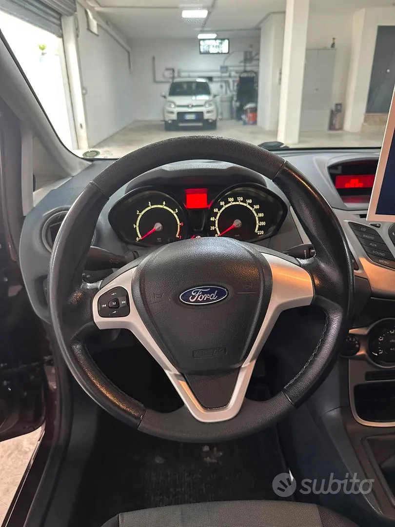 Ford Fiesta 2010 photo 4