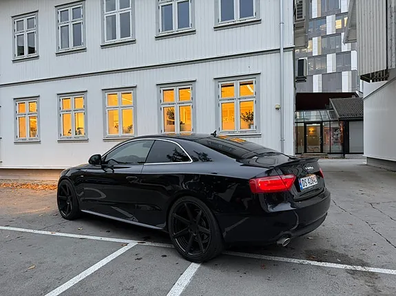 Audi A5 2010 photo 4