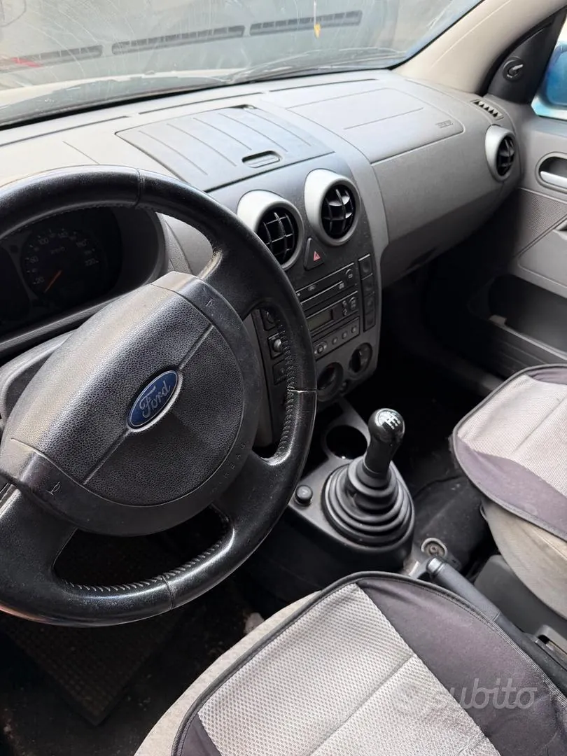Ford Fusion 2003 photo 2