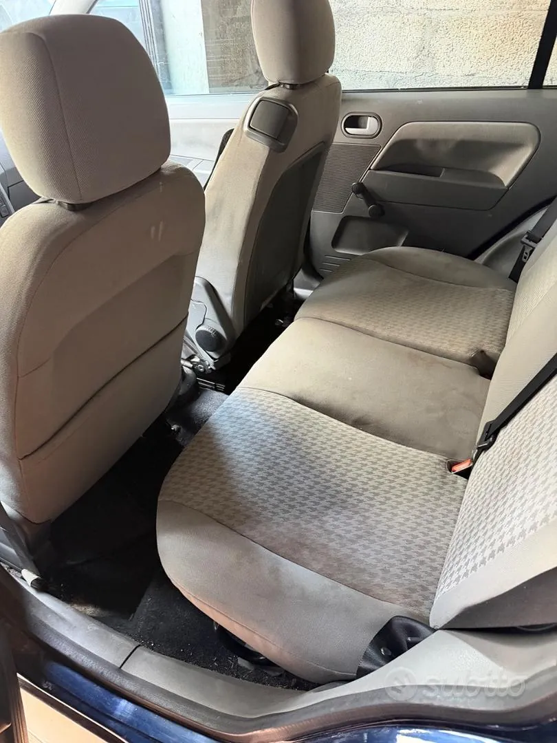 Ford Fusion 2003 photo 4