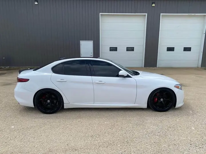 Alfa Romeo Giulia 2017 photo 4