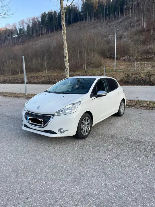 Peugeot 208 2015 photo 2