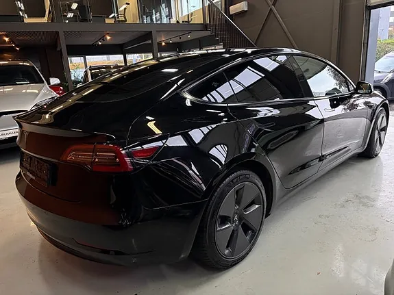 Tesla Model 3 2021 photo 2