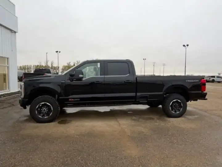 Ford F-350 Super Duty 2027 photo 2