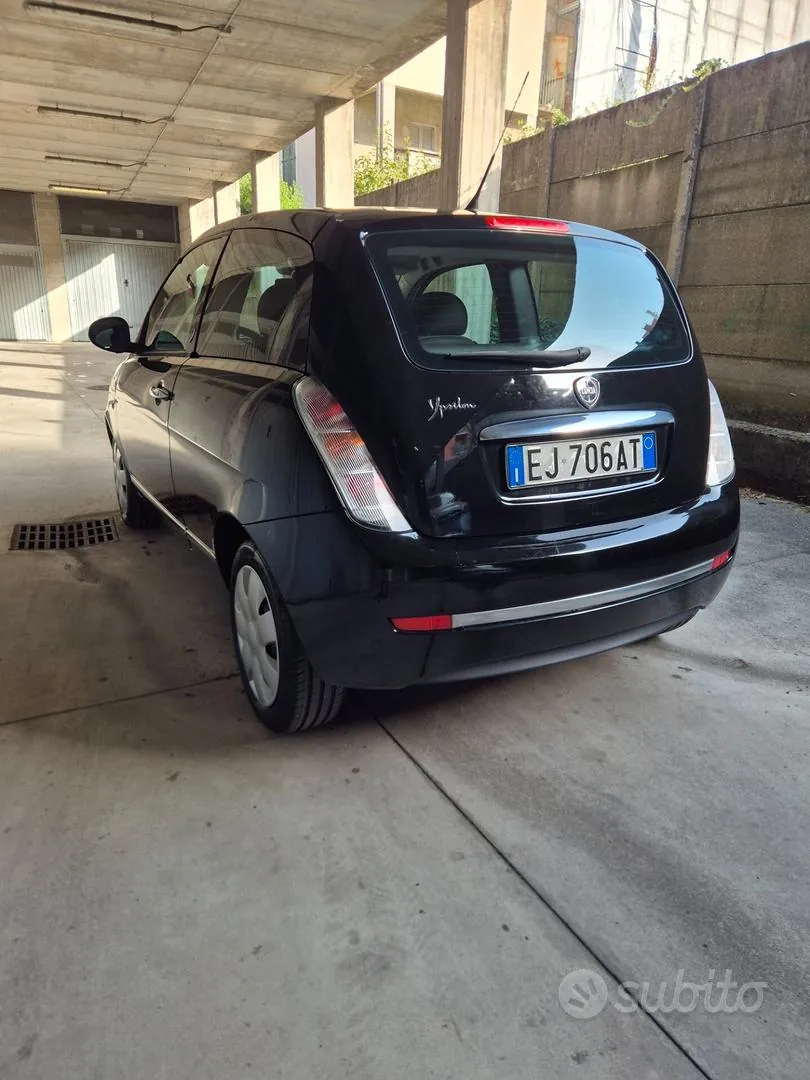 Lancia Ypsilon 2011 photo 2