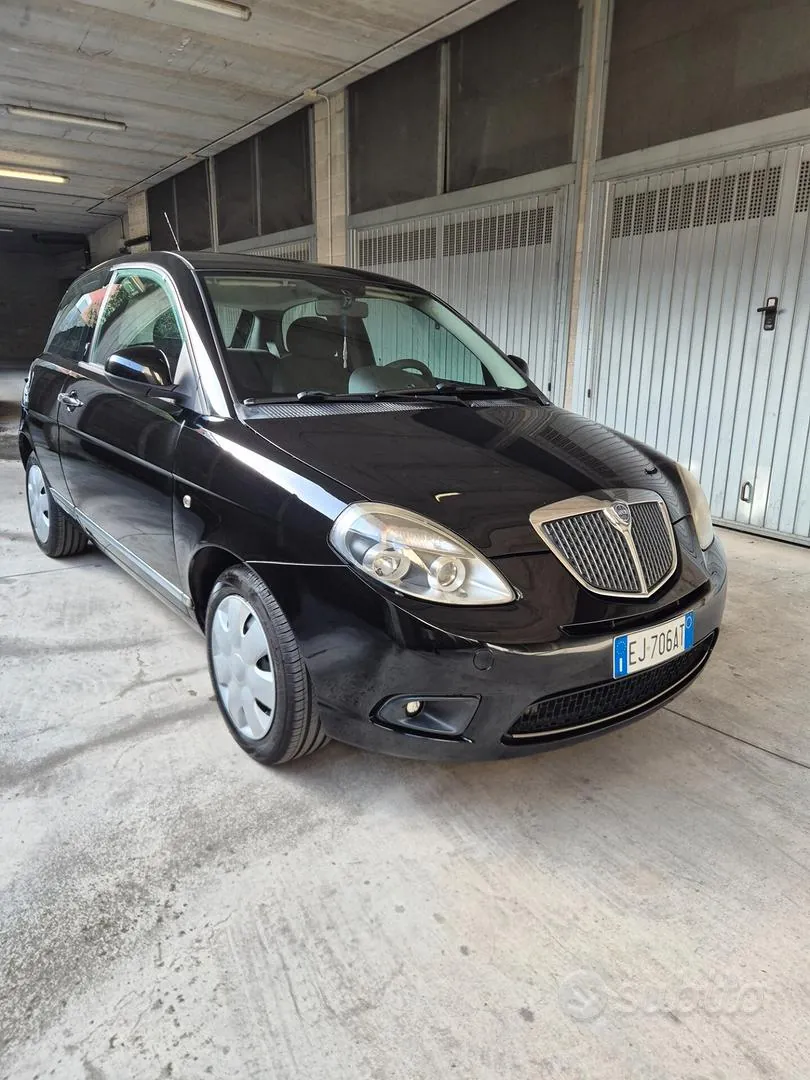 Lancia Ypsilon