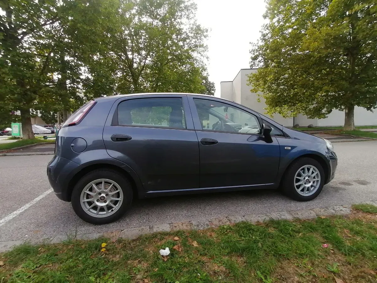 Fiat Punto 2010 photo 3